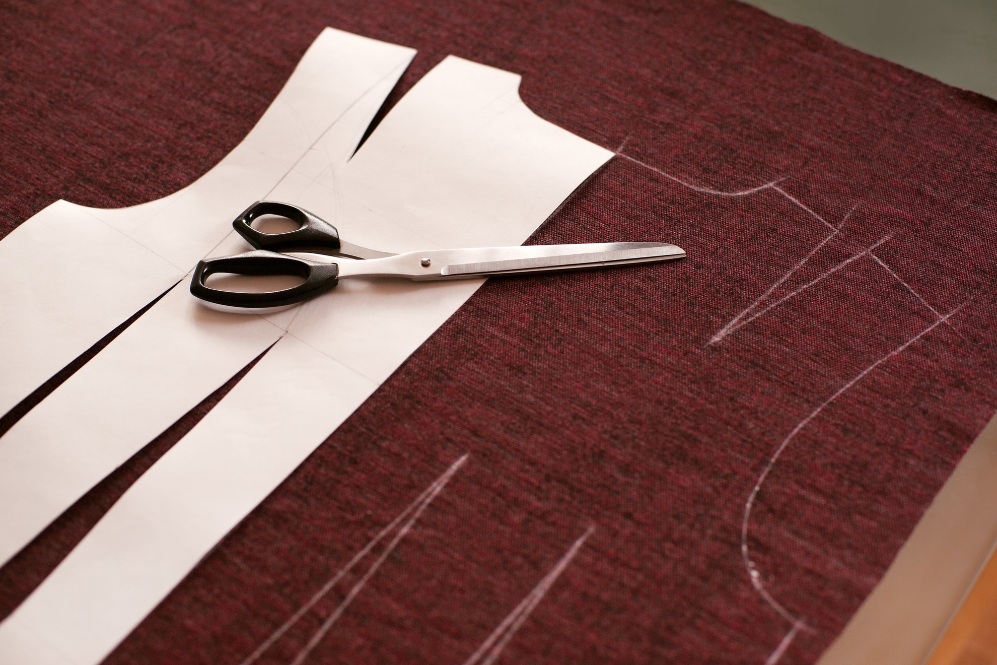 Cutting out fabric based on patterns